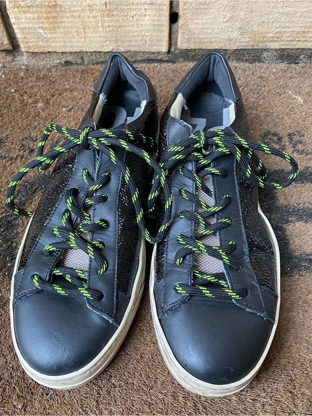 P448 Jack Low Top Sneakers Black / Neon Yellow Laces EU 40 - Like New! - Picture 9 of 11